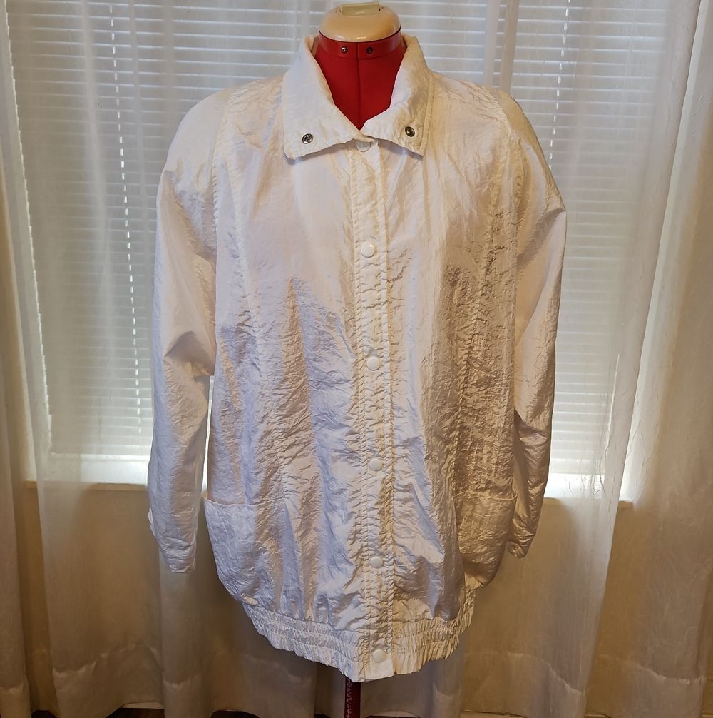 Kristen Blake Classic Lightweight White Button-Front Jacket with Pockets